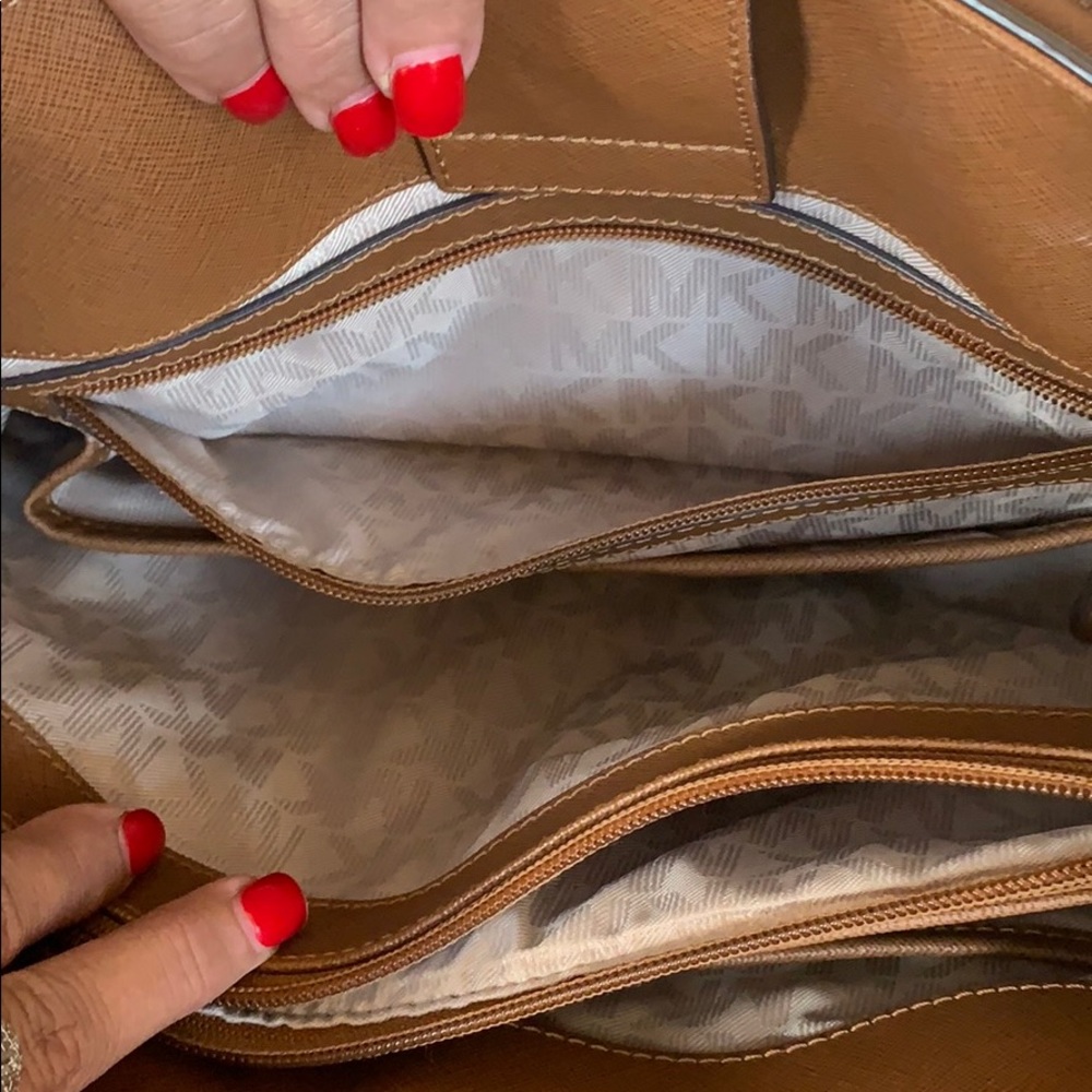 Michael Kors Hamilton Bag - Picture 5 of 8